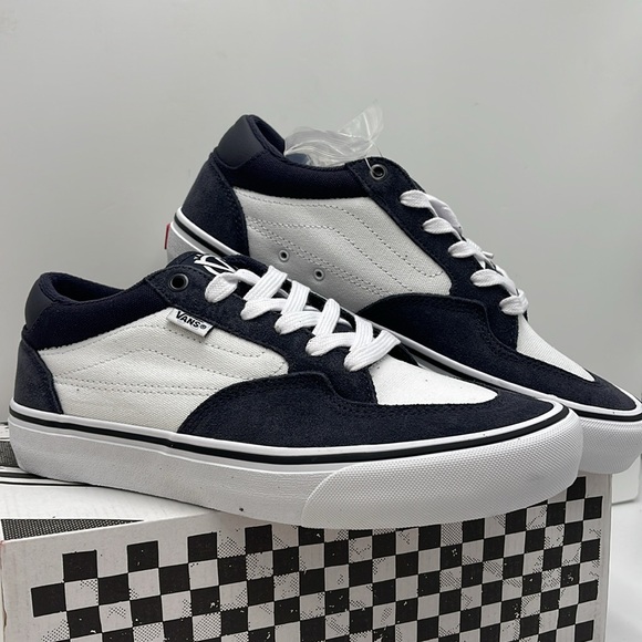 Vans Men’s Rowan
Dark Navy/White
VN0A5JICCZP
Sneakers - Picture 5 of 16